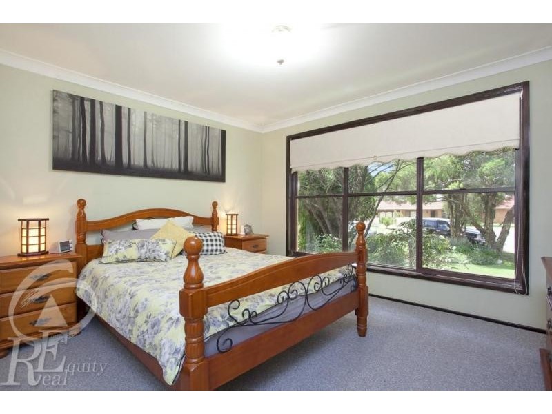 15 Nigel Place, Macquarie Fields NSW 2564