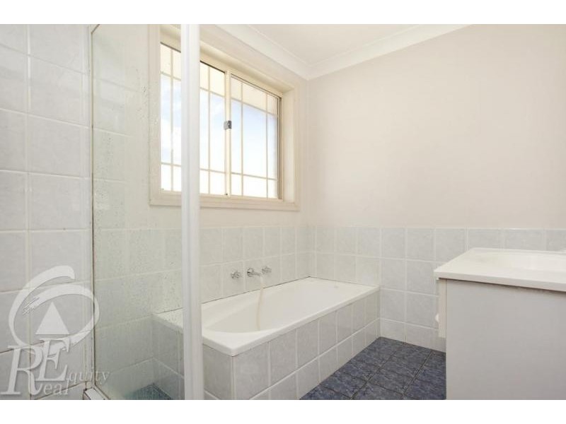 2/26 Wellwood Avenue, Moorebank NSW 2170