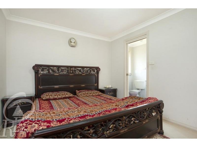 2/26 Wellwood Avenue, Moorebank NSW 2170