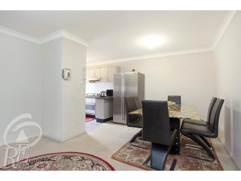 2/26 Wellwood Avenue, Moorebank NSW 2170
