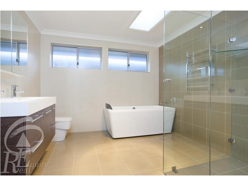 42 Wolverton Avenue, Chipping Norton NSW 2170