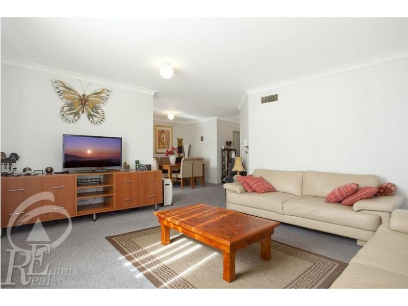 2/12 Frank Oliveri Drive, Chipping Norton NSW 2170