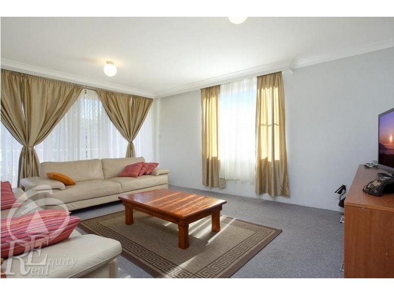 2/12 Frank Oliveri Drive, Chipping Norton NSW 2170