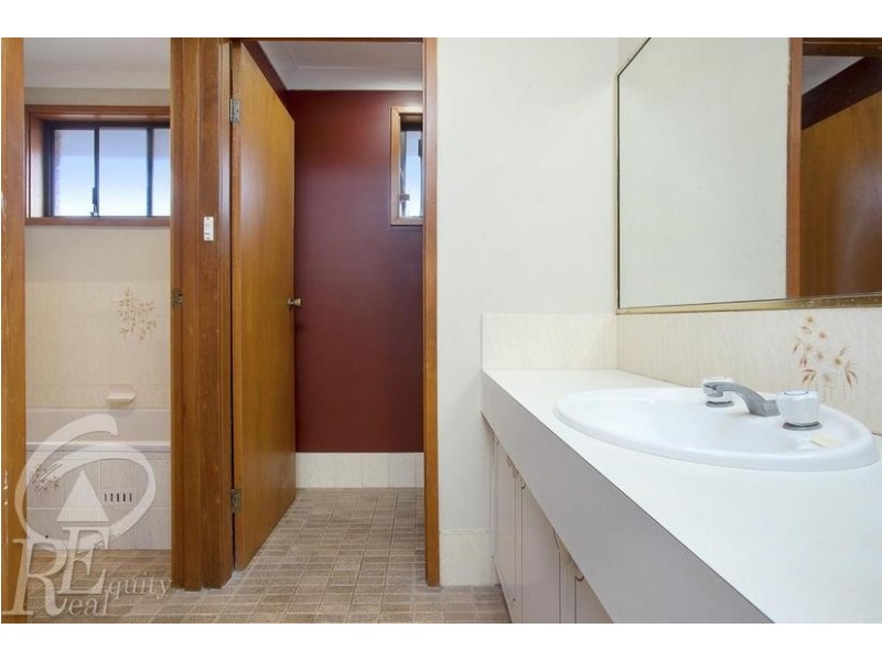 23 Banbury Crescent, Chipping Norton NSW 2170