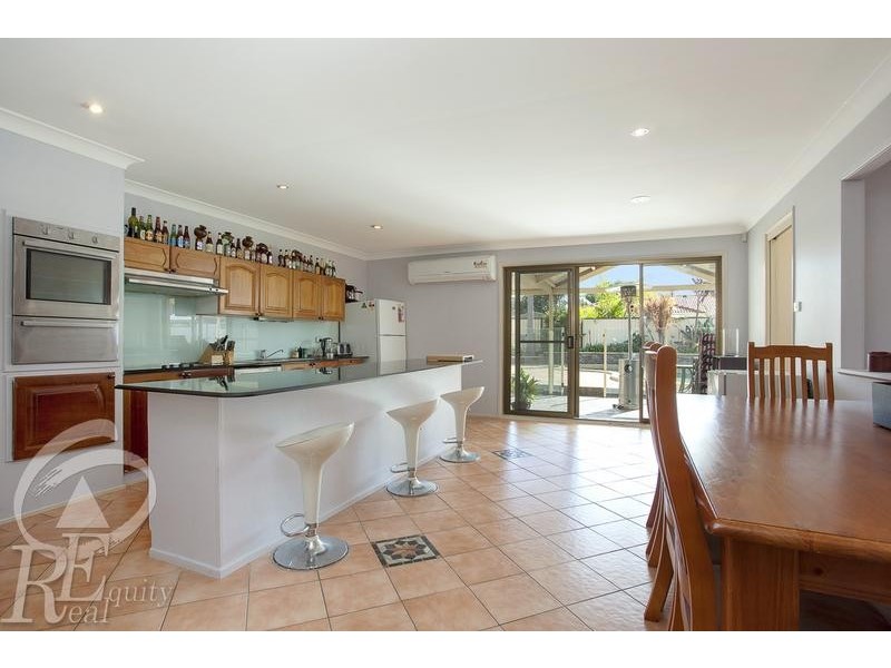 25 Aylesbury Crescent, Chipping Norton NSW 2170