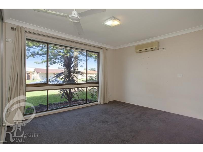 25 Aylesbury Crescent, Chipping Norton NSW 2170