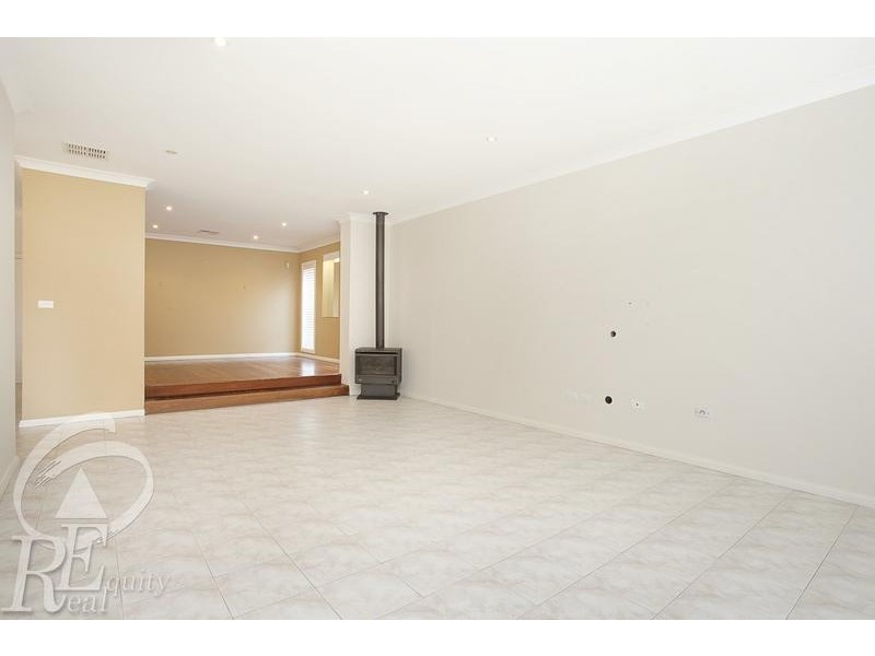 15 Yachtsman Drive, Chipping Norton NSW 2170