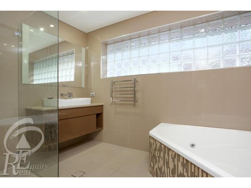 24 Governor Macquarie Drive, Chipping Norton NSW 2170