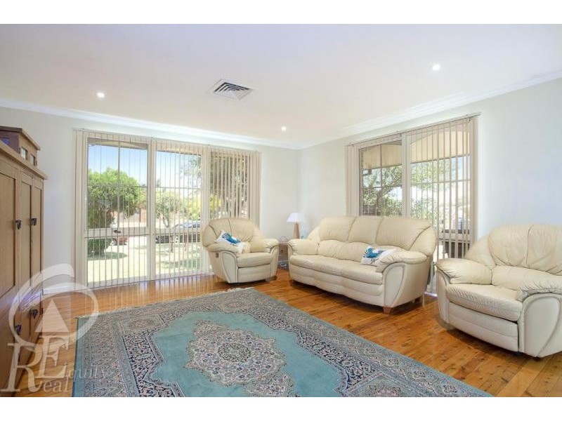 19 Magree Crescent, Chipping Norton NSW 2170