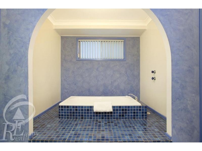 4 Rudham Place, Chipping Norton NSW 2170