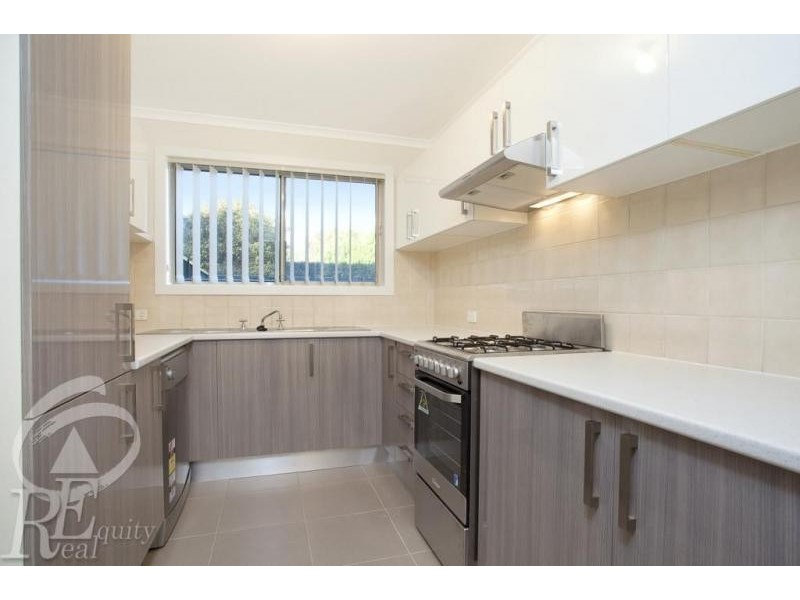 3/6 Ernest Avenue, Chipping Norton NSW 2170