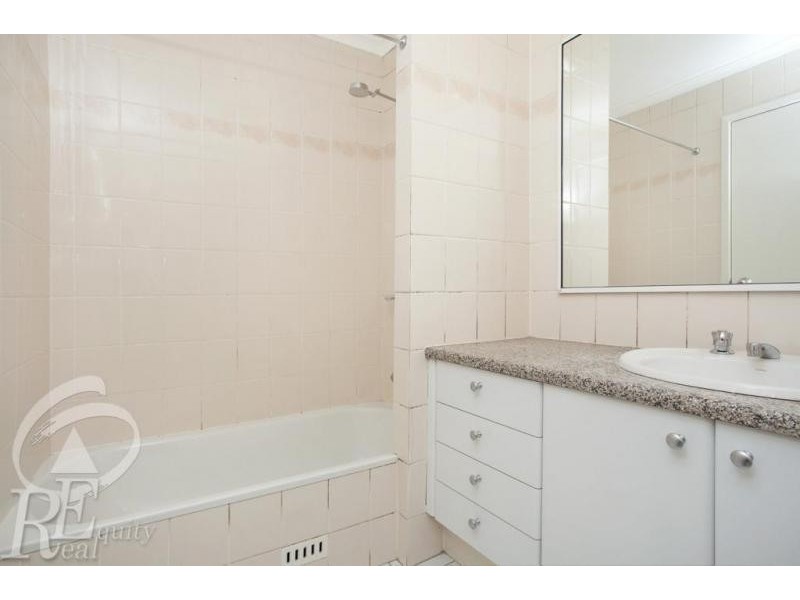 3/6 Ernest Avenue, Chipping Norton NSW 2170