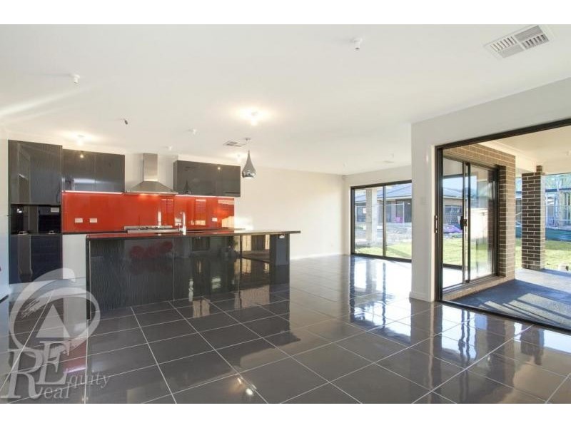 92 Maddecks Avenue, Moorebank NSW 2170