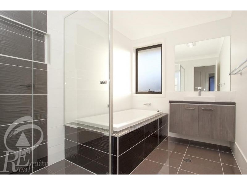 92 Maddecks Avenue, Moorebank NSW 2170