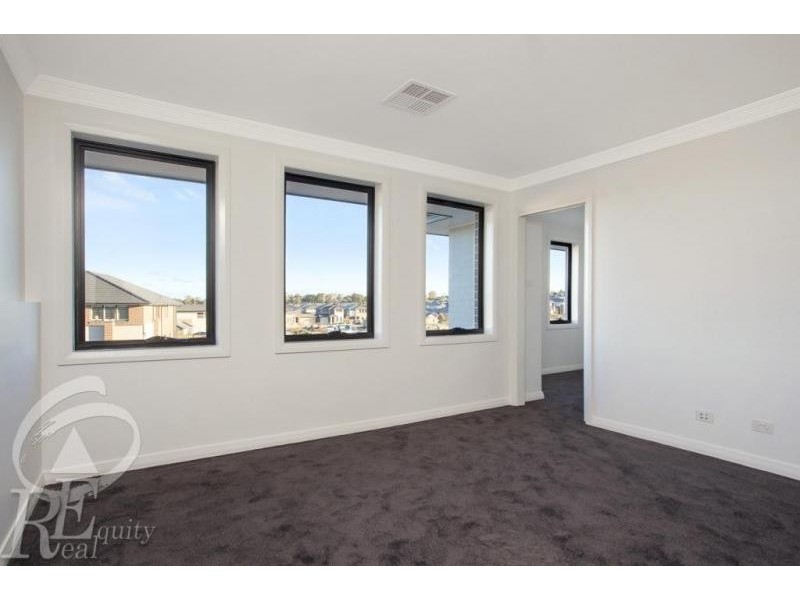 92 Maddecks Avenue, Moorebank NSW 2170