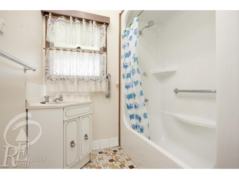 7 Bridges Avenue, Wattle Grove NSW 2173