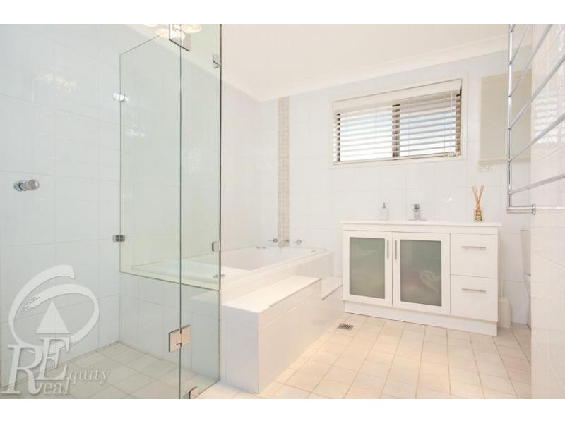 28 Banbury Crescent, Chipping Norton NSW 2170