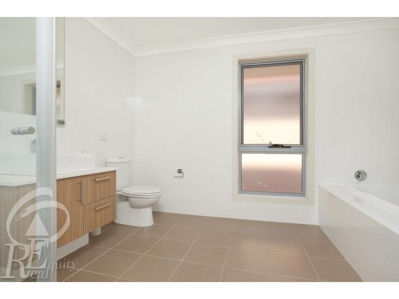 26 Sammut Crescent, Chipping Norton NSW 2170