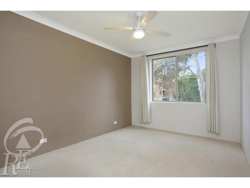 1/5 Mead Drive, Chipping Norton NSW 2170