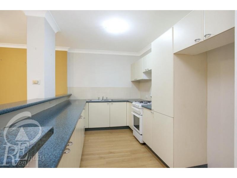 1/5 Mead Drive, Chipping Norton NSW 2170
