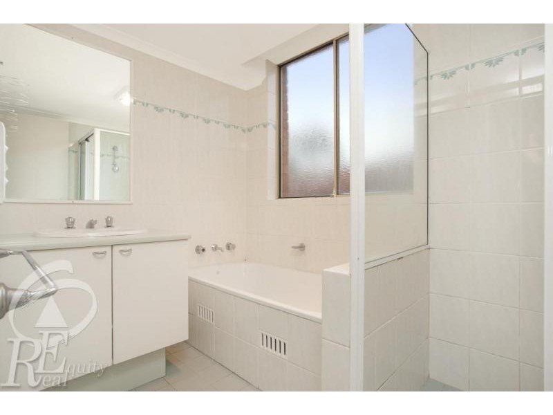 1/5 Mead Drive, Chipping Norton NSW 2170