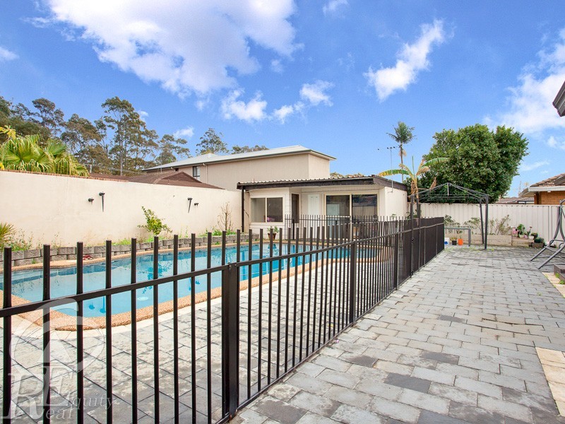 78 Bungarra Crescent, Chipping Norton NSW 2170