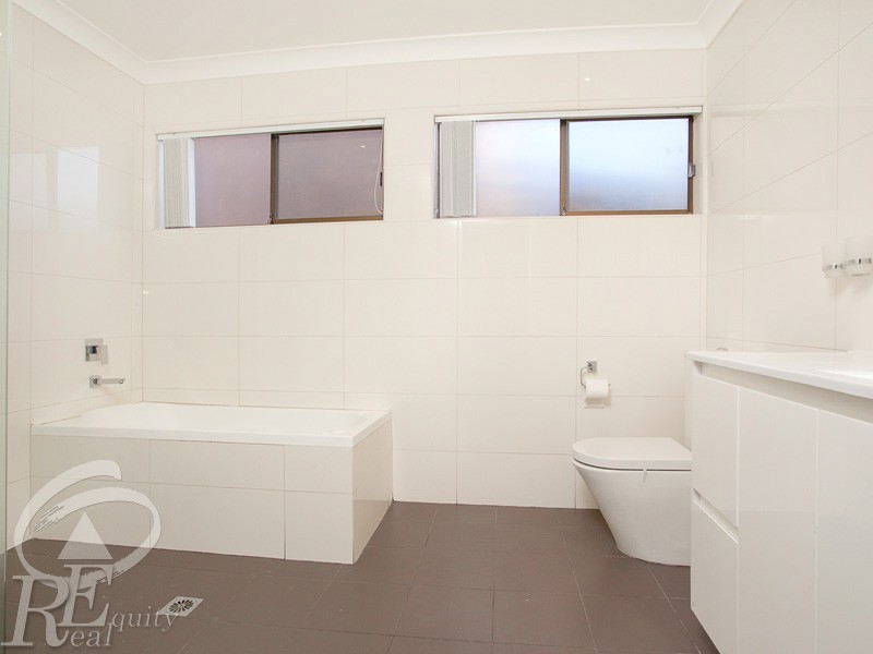 35 Ernest Avenue, Chipping Norton NSW 2170