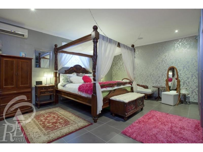 19 Ikara Crescent, Moorebank NSW 2170