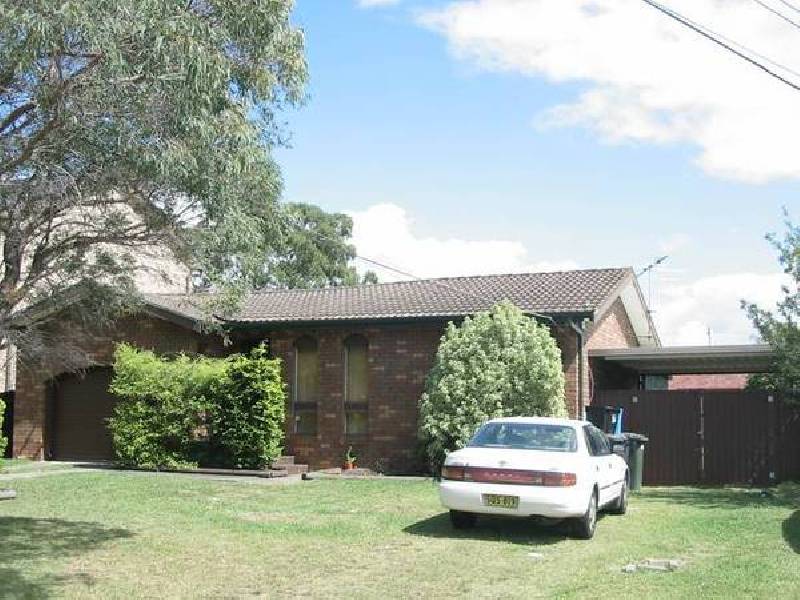 13 Bangalla Ave, Chipping Norton NSW 2170