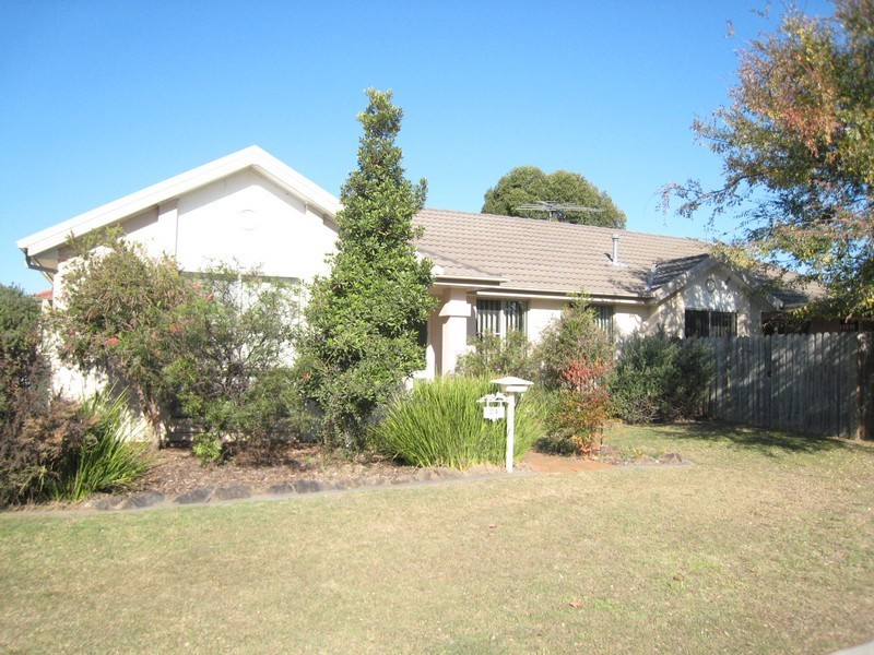 24 Bungonia, Wattle Grove NSW 2173