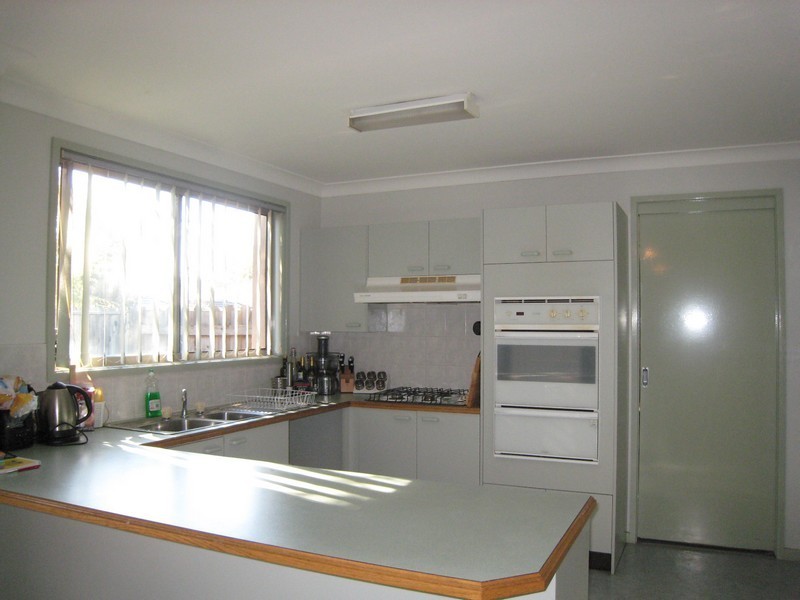 24 Bungonia, Wattle Grove NSW 2173