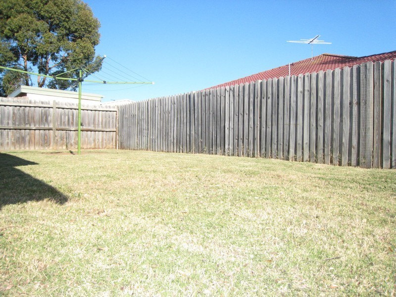 24 Bungonia, Wattle Grove NSW 2173