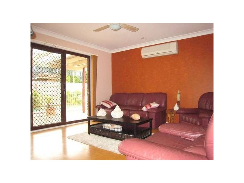 8 Banbury Crescent, Chipping Norton NSW 2170