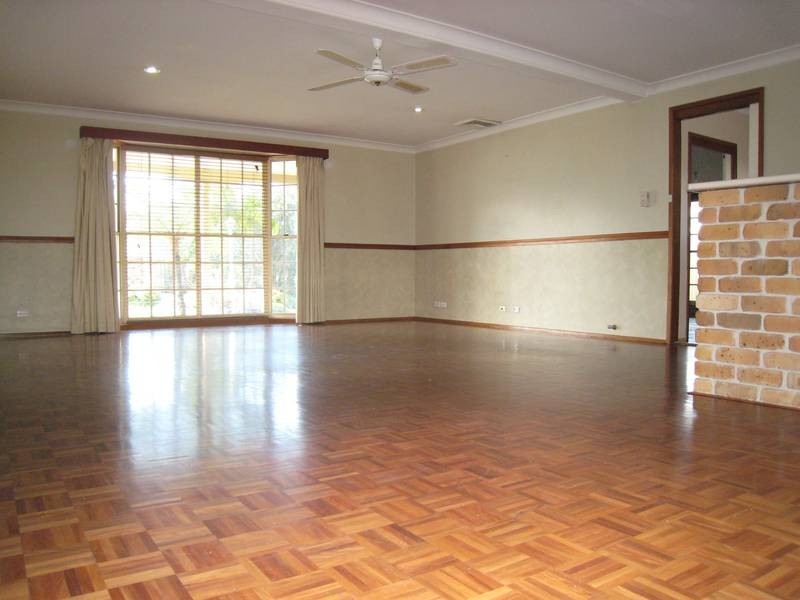 2 Chippenham Place, Chipping Norton NSW 2170