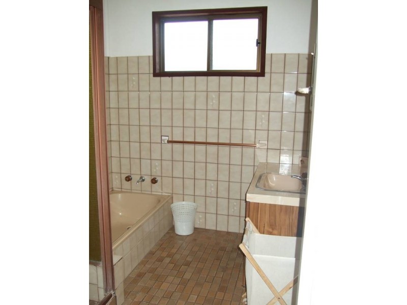 9 Centre Street, Quirindi NSW 2343