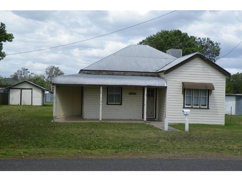 15 Pollock Street, Quirindi NSW 2343