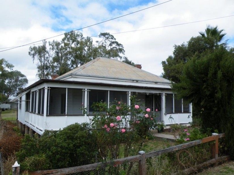 18 Bank Lane, Quirindi NSW 2343