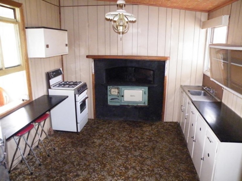 18 Bank Lane, Quirindi NSW 2343