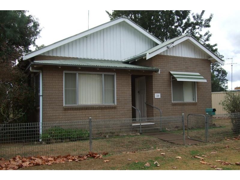 39 Henry Street, Quirindi NSW 2343