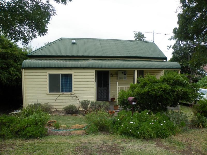 203 Hawker Street, Quirindi NSW 2343