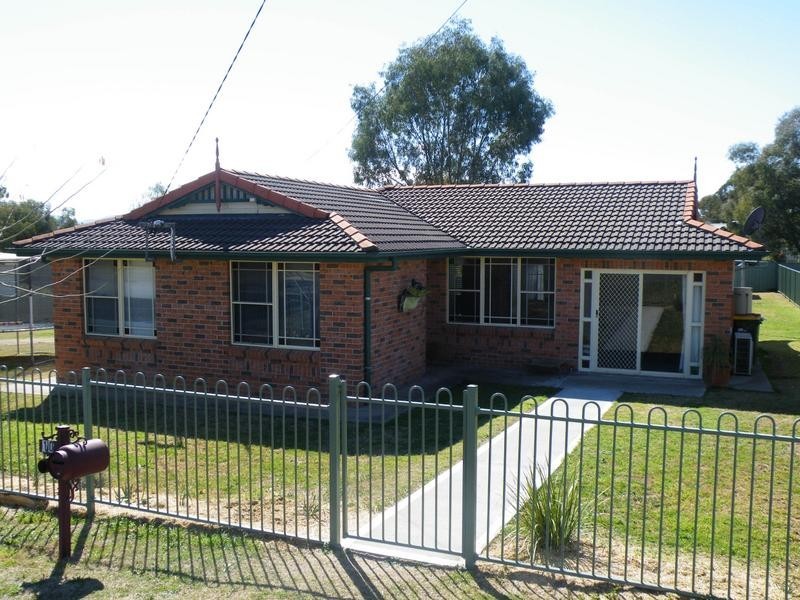 10 Simpson Street, Quirindi NSW 2343