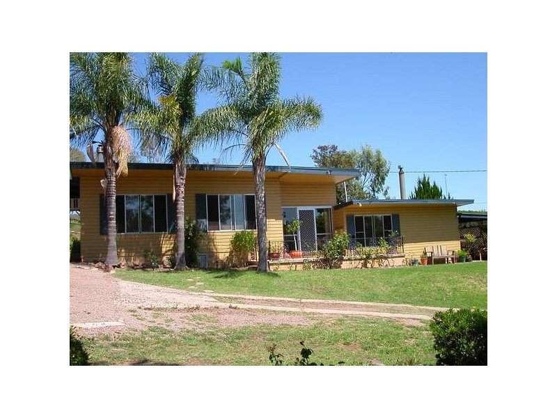 2 Coronation Ave, Werris Creek NSW 2341