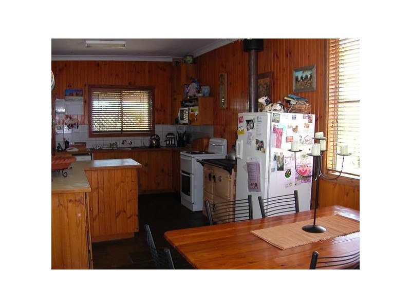 2 Coronation Ave, Werris Creek NSW 2341