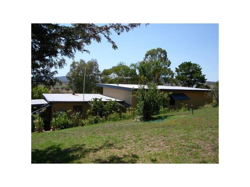 2 Coronation Ave, Werris Creek NSW 2341