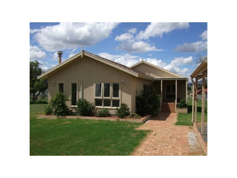 160 Loder Street, Quirindi NSW 2343