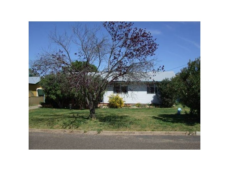 8 Centre Street, Quirindi NSW 2343