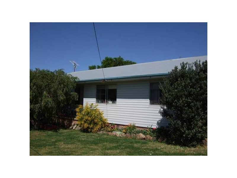 8 Centre Street, Quirindi NSW 2343