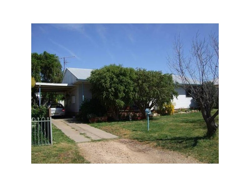 8 Centre Street, Quirindi NSW 2343