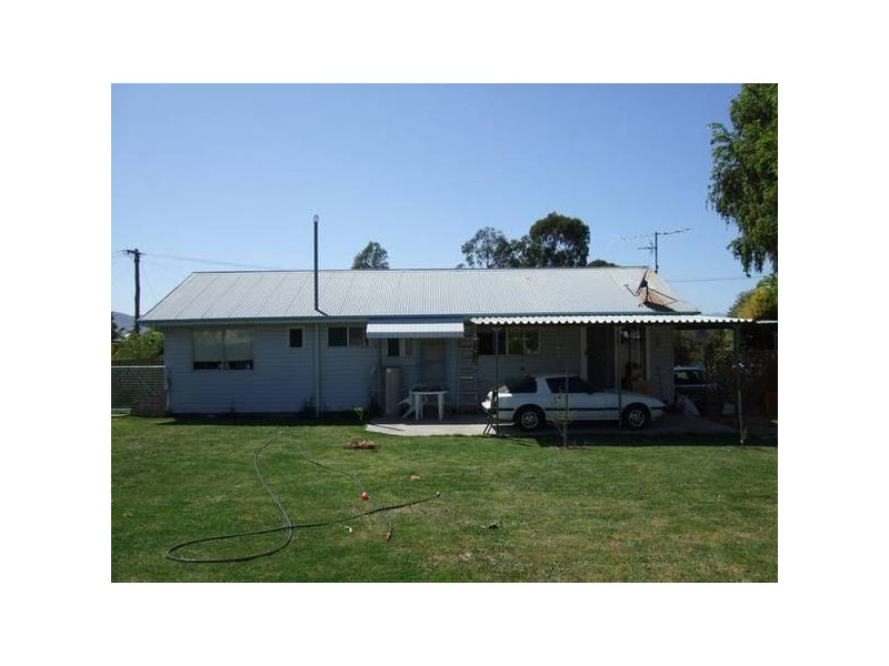8 Centre Street, Quirindi NSW 2343