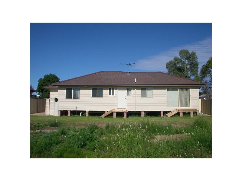 11 Robey Avenue, Quirindi NSW 2343